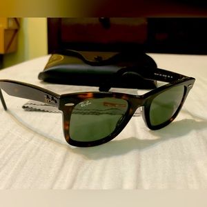 Authentic Ray-Ban sunglasses!!  wayfarer dark Havana